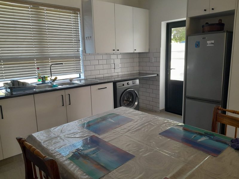Charming Fully Furnished Townhouse To Let! Fully Furnished! Available 1 June to 30 December 2026. - Photo 3