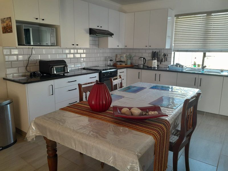 Charming Fully Furnished Townhouse To Let! Fully Furnished! Available 1 June to 30 December 2026. - Photo 7