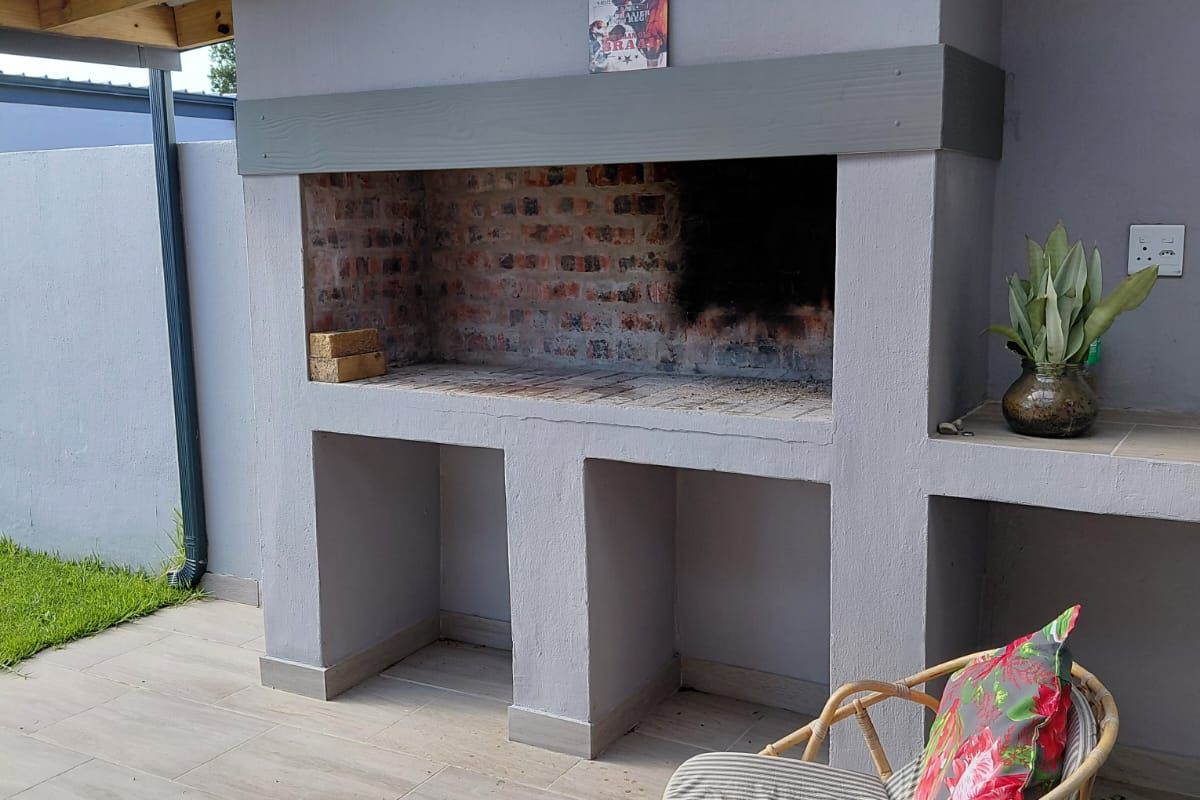 Charming Fully Furnished Townhouse To Let! Fully Furnished! Available 1 June to 30 December 2026. - Photo 2