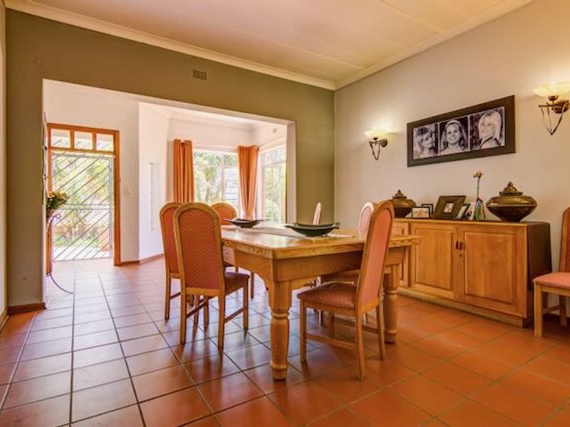 Spacious Family Living with Exceptional Extras on a 1485 sqm Stand!! - Photo 10