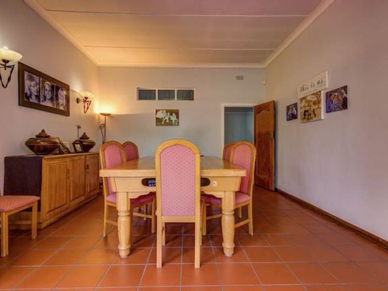 Spacious Family Living with Exceptional Extras on a 1485 sqm Stand!! - Photo 9