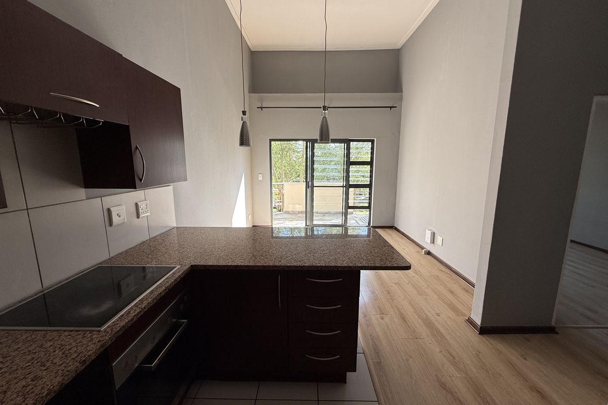 Sun-Drenched Modern Living Overlooking the Greens - Photo 4