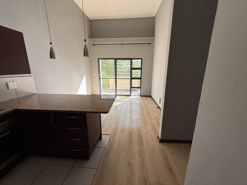 Sun-Drenched Modern Living Overlooking the Greens - Photo 2