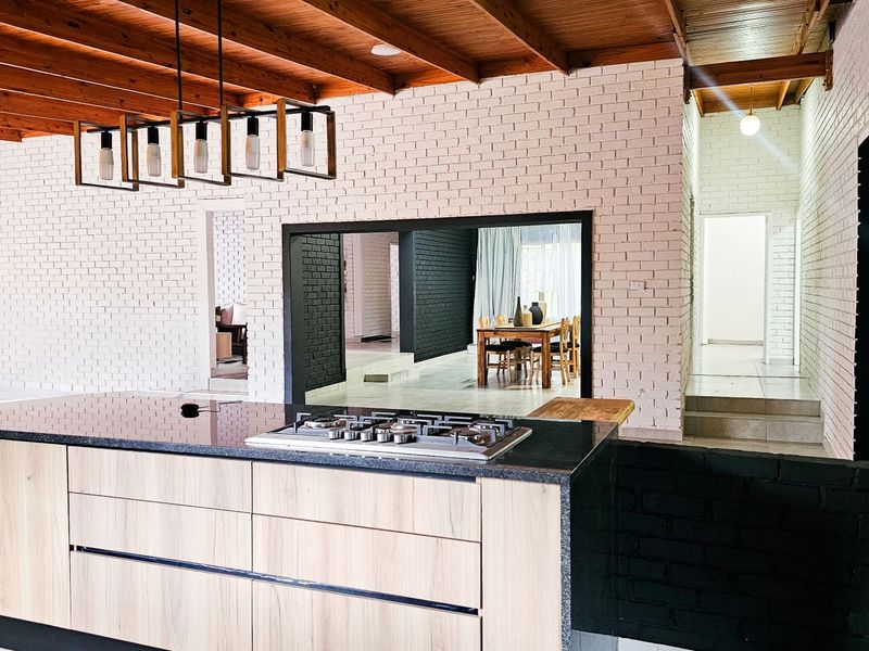 Spacious Modern Family Home for Sale in Florauna, Pretoria - Photo 3