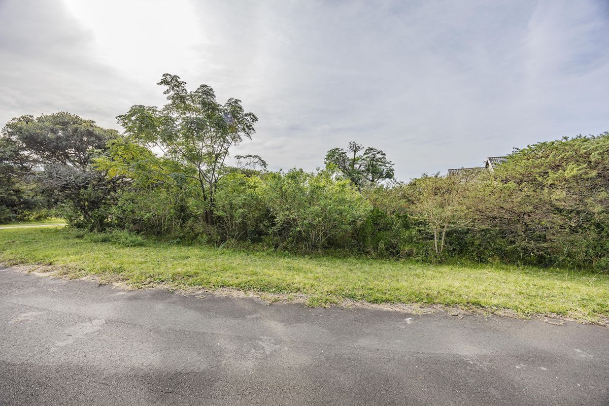 Discover a prime 698m2 vacant land for sale in Cintsa East – your perfect canvas awaits! - Photo 4
