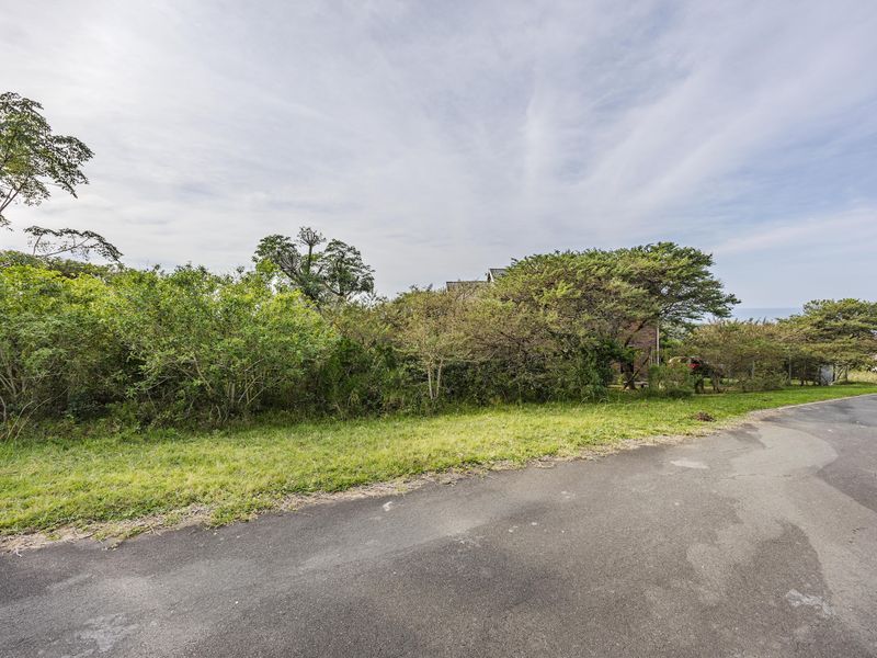 Discover a prime 698m2 vacant land for sale in Cintsa East – your perfect canvas awaits! - Photo 6