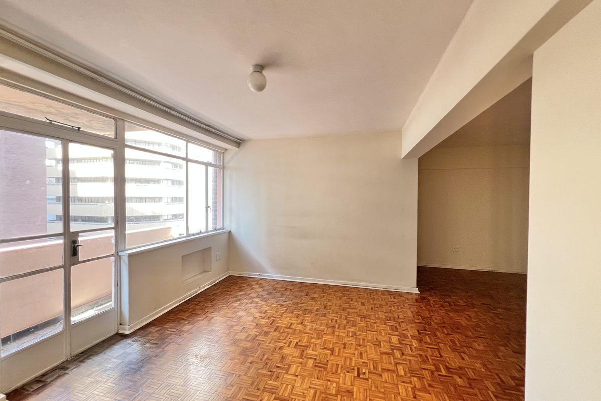 Durban CBD Bachelor Flat to let - Photo 5