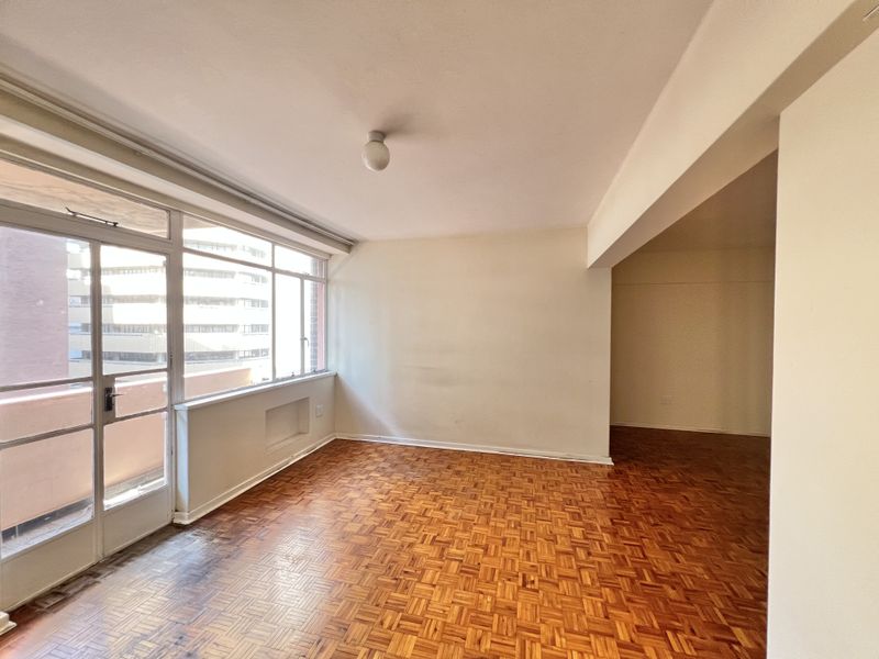 Durban CBD Bachelor Flat to let - Photo 5