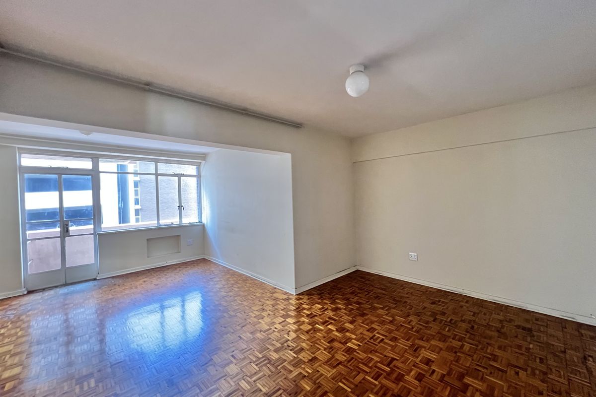 Durban CBD Bachelor Flat to let - Photo 4