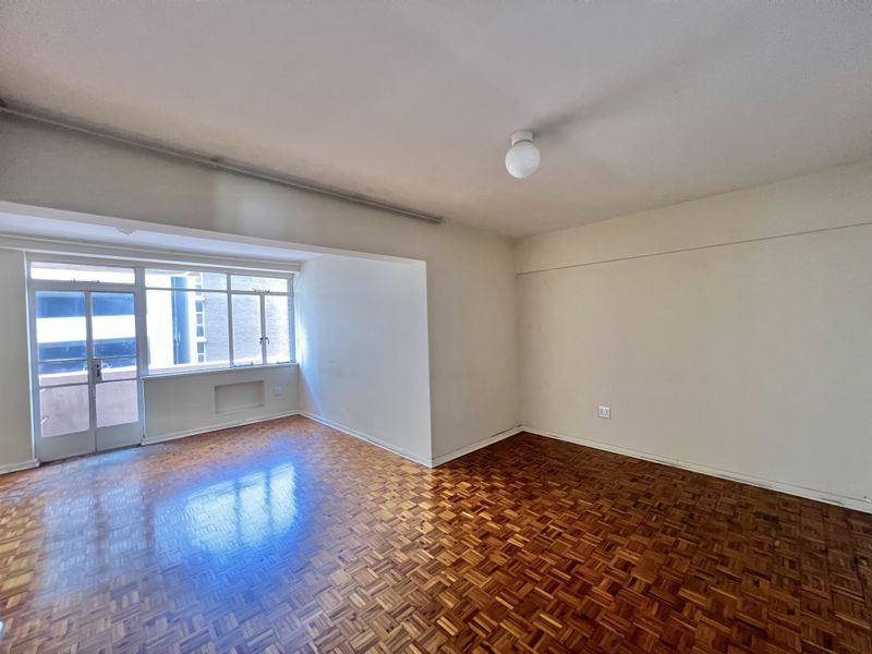 Durban CBD Bachelor Flat to let - Photo 4