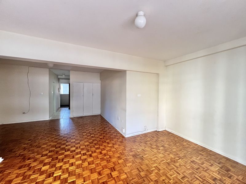 Durban CBD Bachelor Flat to let - Photo 7