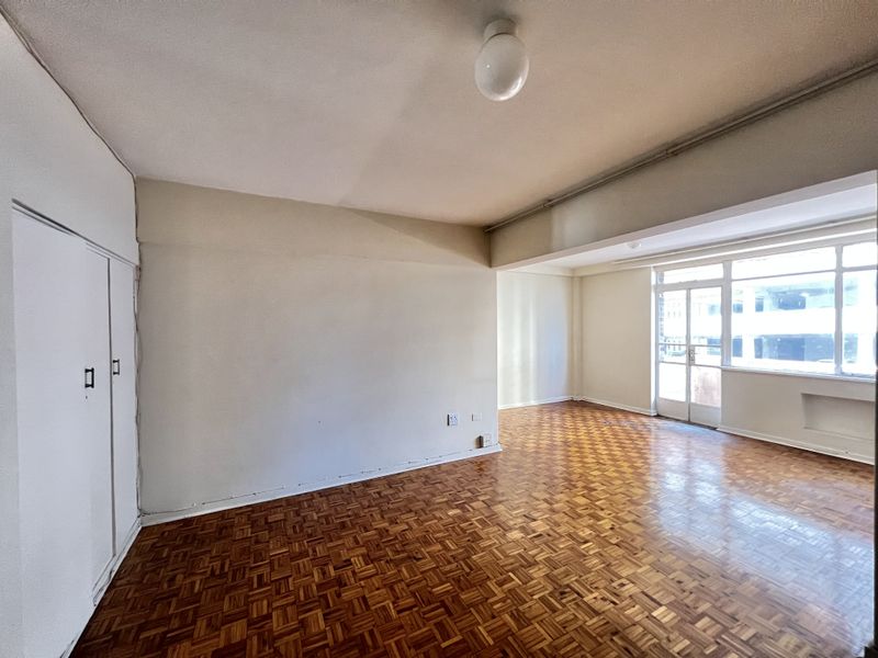 Durban CBD Bachelor Flat to let - Photo 3