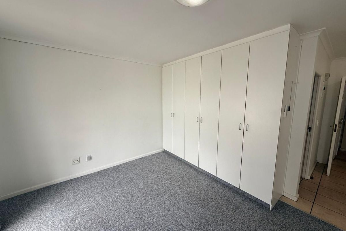 Comfortable Retirement Living in the Sought-After Hooggelegen - Photo 2