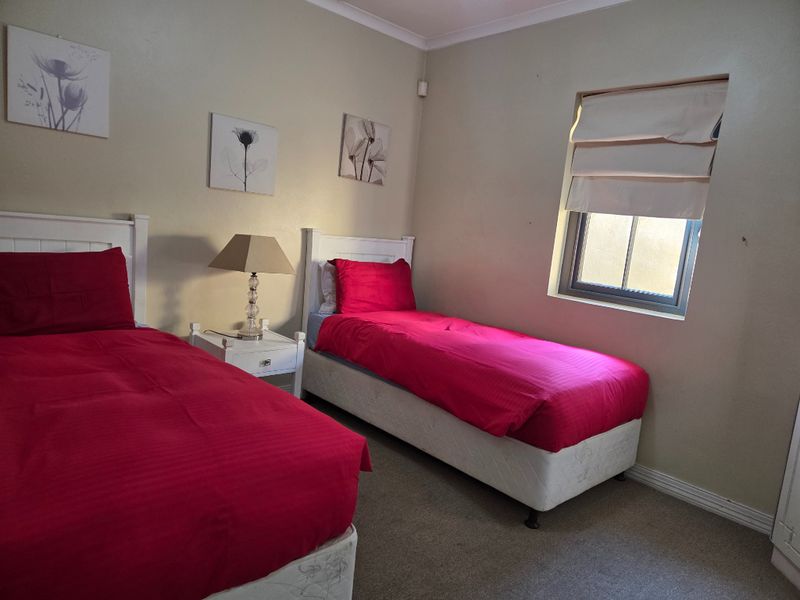 Fully Furnished Luxury Chalet Rentals at Villa Tarentaal – 6-Month Country Living in Tulbagh - Photo 9
