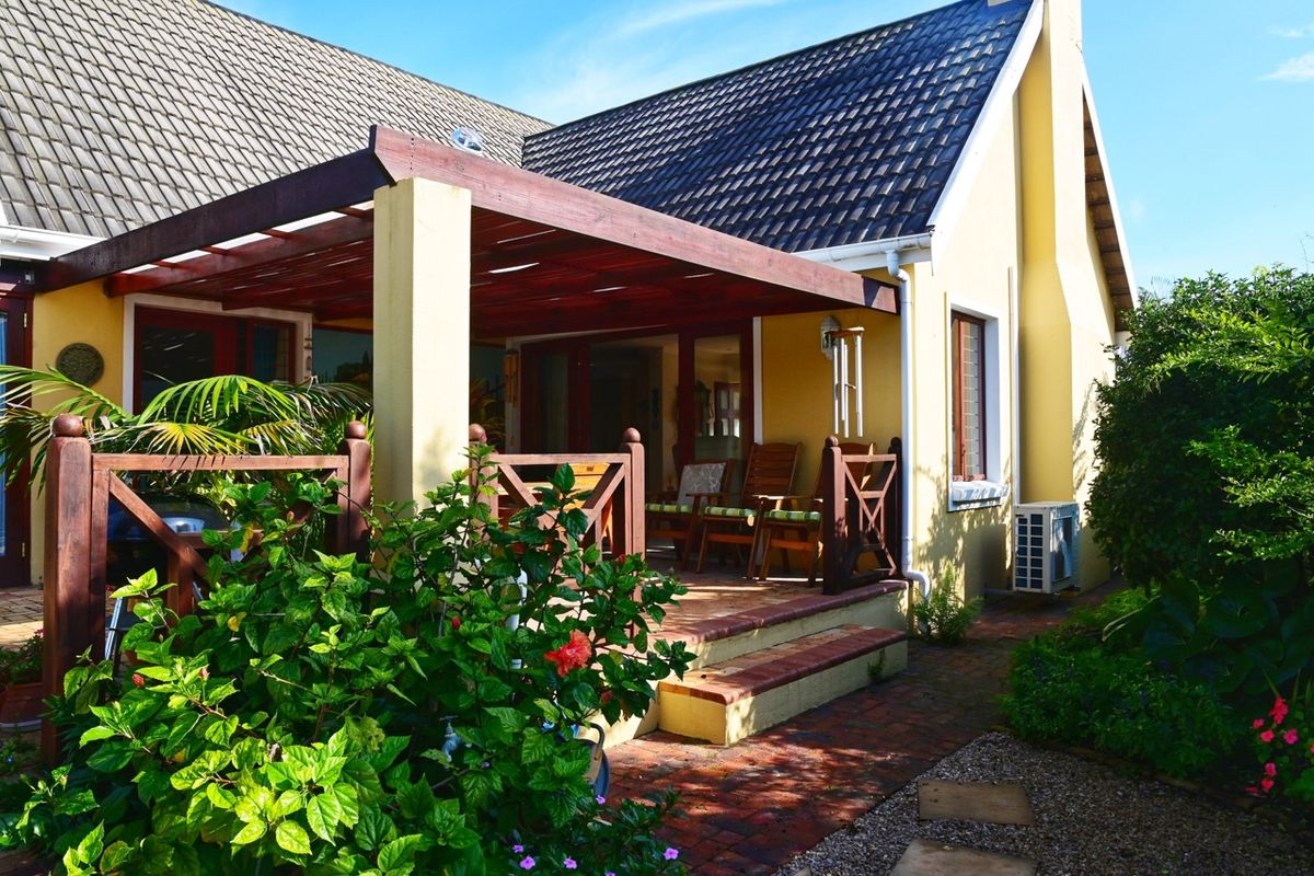 A Garden Route Gem of Rare Distinction - Photo 3