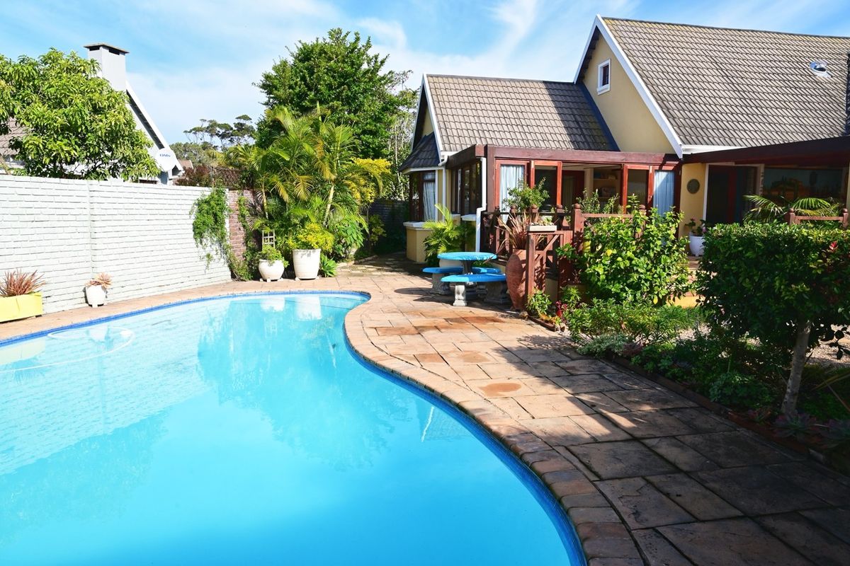 A Garden Route Gem of Rare Distinction - Photo 5