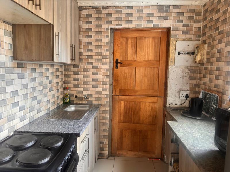 Prime Opportunity: 3 Bedroom Fixer-Upper at the Right Price - Photo 6