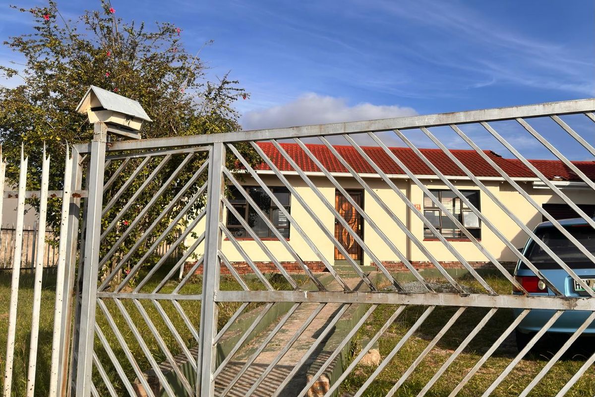 Prime Opportunity: 3 Bedroom Fixer-Upper at the Right Price - Photo 3