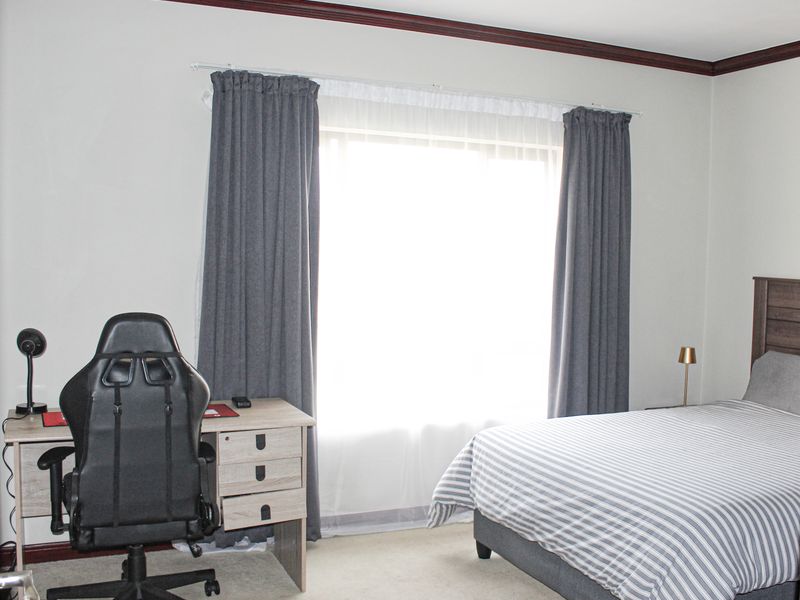 Modern 2 Bedroom Apartment for Sale in Summerset, Midrand - Photo 5