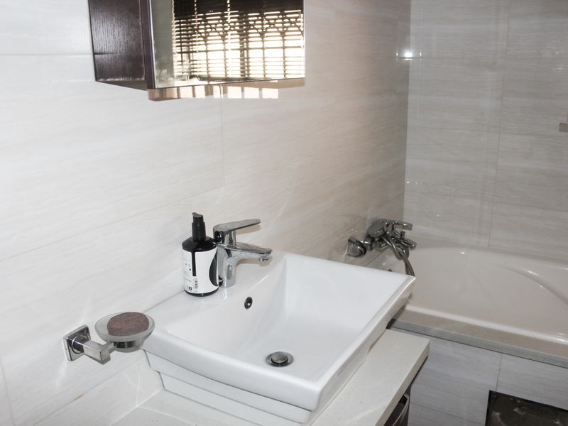 Modern 2 Bedroom Apartment for Sale in Summerset, Midrand - Photo 9
