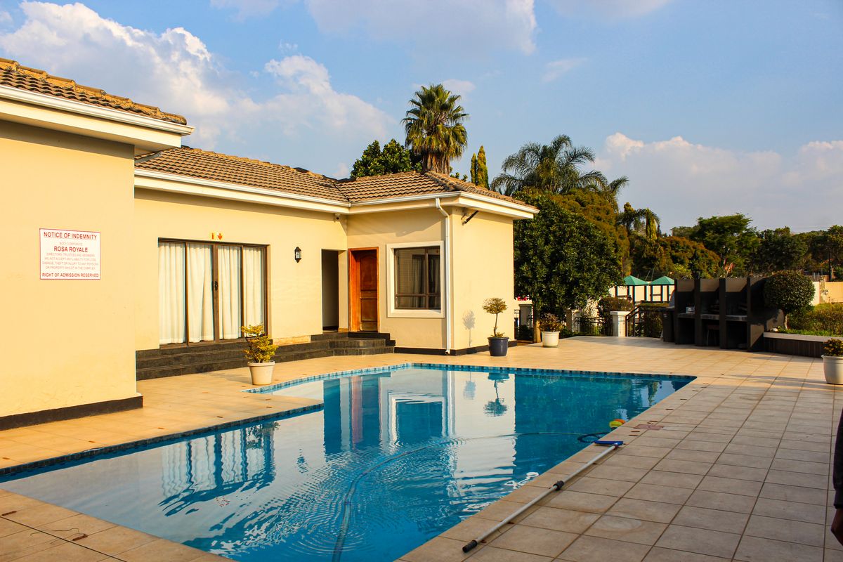 Modern 2 Bedroom Apartment for Sale in Summerset, Midrand - Photo 2
