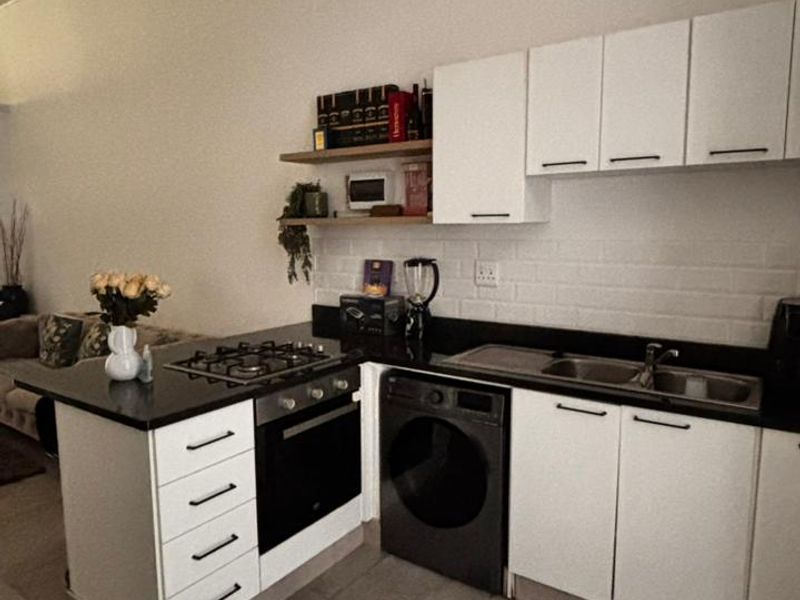 Modern 1 Bedroom Apartment in Prime Hilton - Photo 4