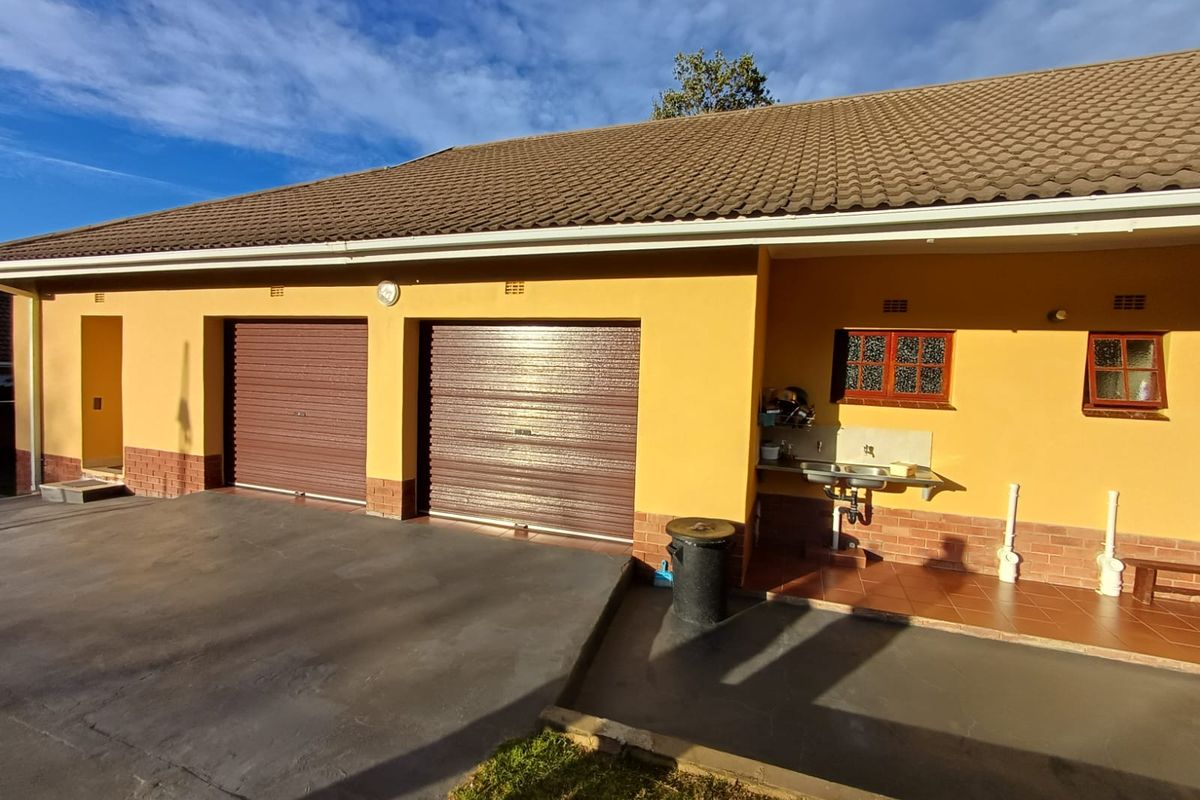 MOOI RIVER - 3 bedroom family home with 2 cottages *(with option to buy homeschool-business) - Photo 3