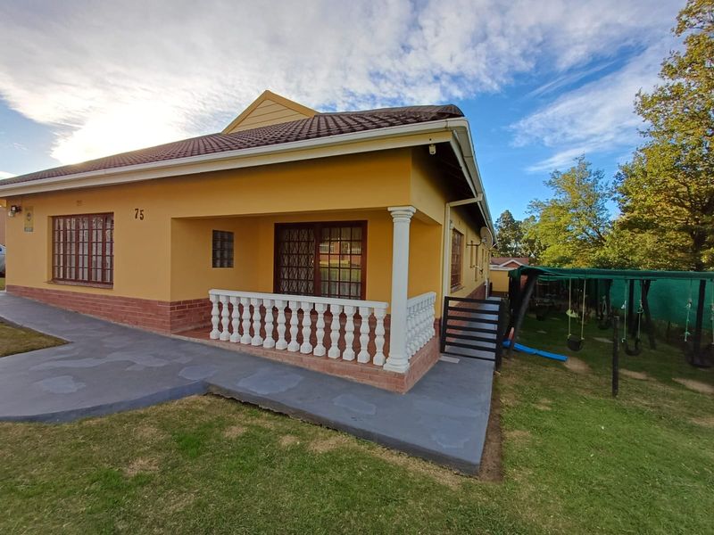 MOOI RIVER - 3 bedroom family home with 2 cottages *(with option to buy homeschool-business) - Photo 2