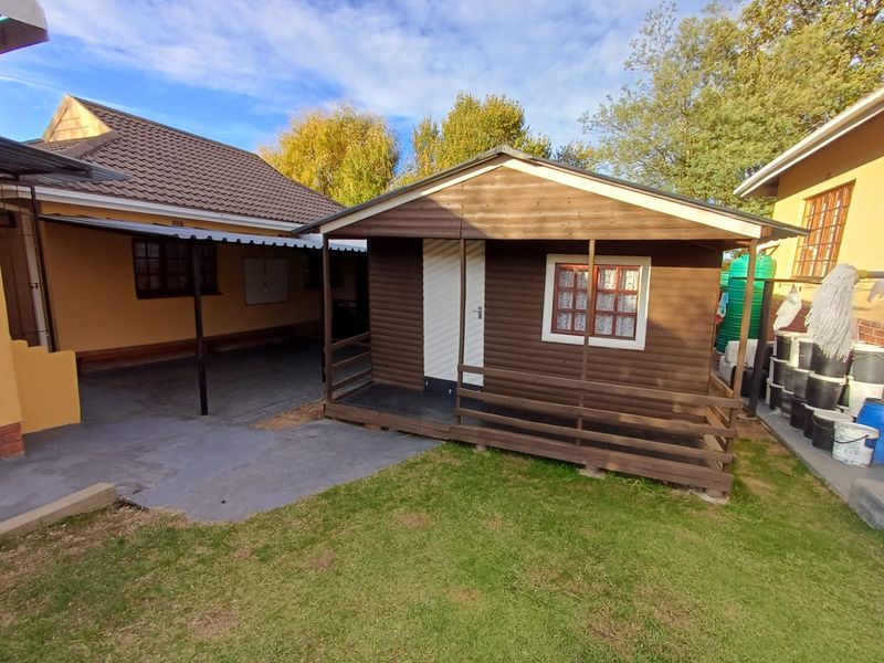 MOOI RIVER - 3 bedroom family home with 2 cottages *(with option to buy homeschool-business) - Photo 4