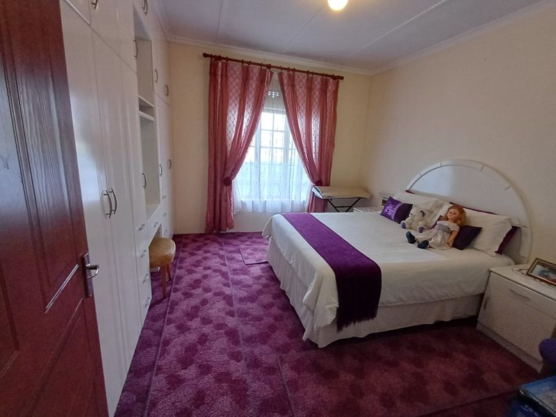MOOI RIVER - 3 bedroom family home with 2 cottages *(with option to buy homeschool-business) - Photo 10