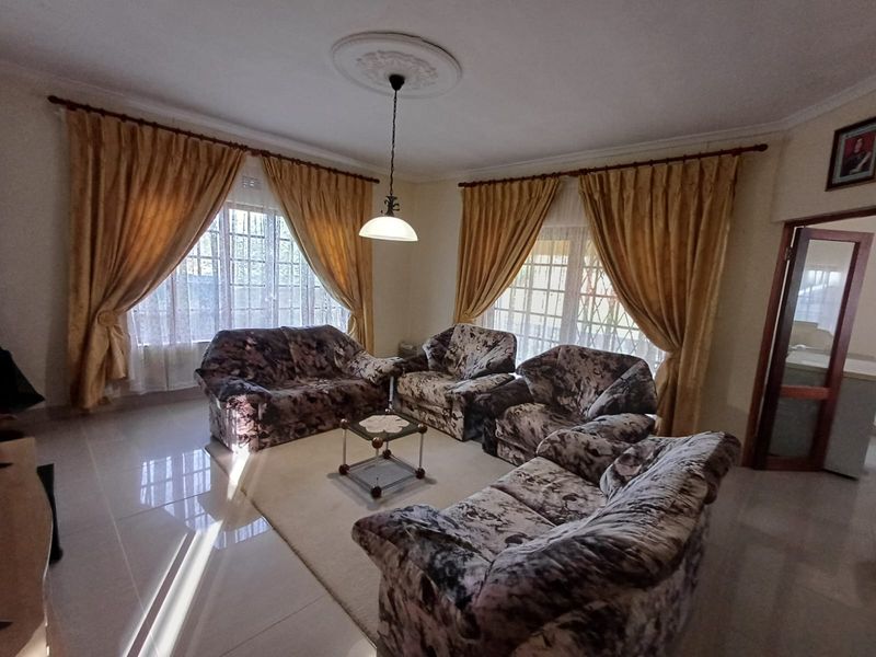 MOOI RIVER - 3 bedroom family home with 2 cottages *(with option to buy homeschool-business) - Photo 7