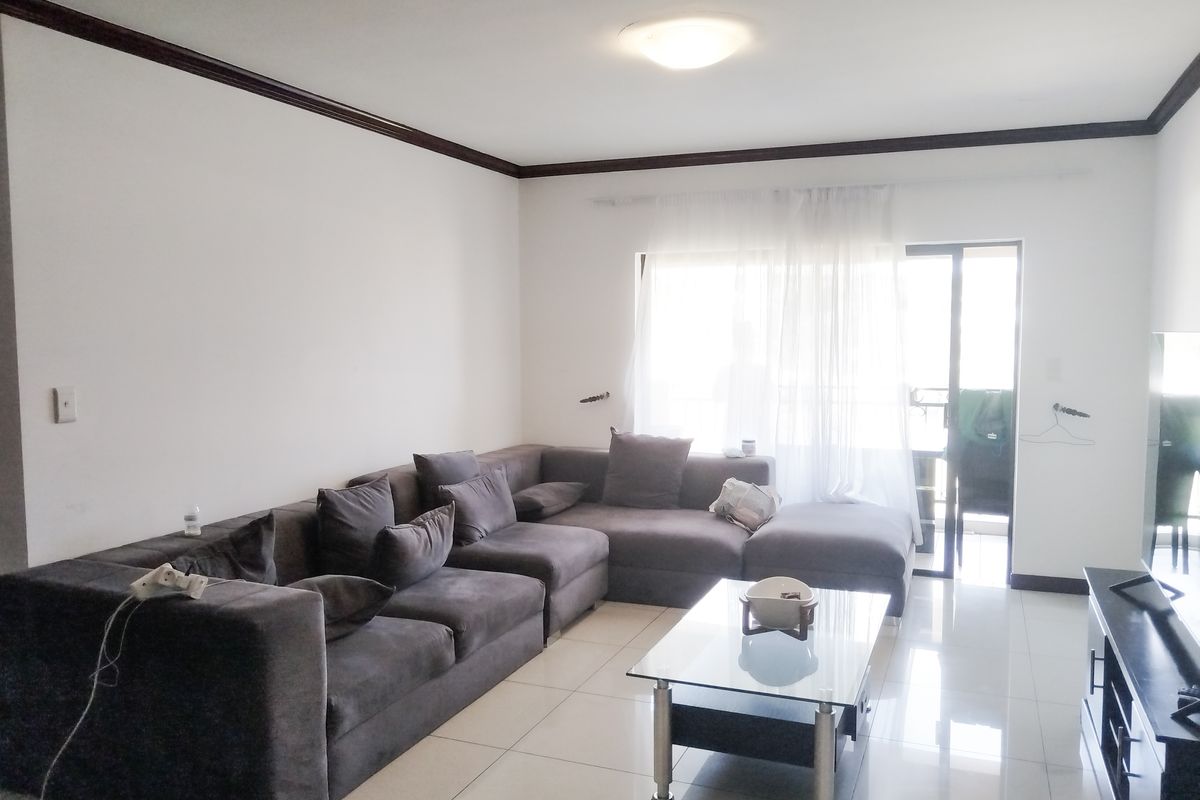 Stunning 2 Bedroom Apartment in the Heart of Summerset - Photo 5