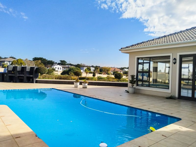 Stunning 2 Bedroom Apartment in the Heart of Summerset - Photo 1