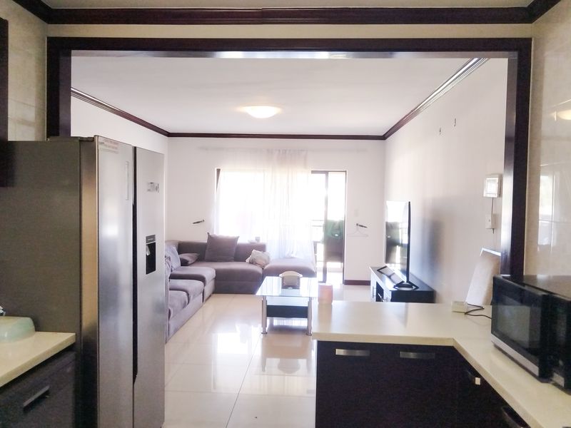 Stunning 2 Bedroom Apartment in the Heart of Summerset - Photo 2
