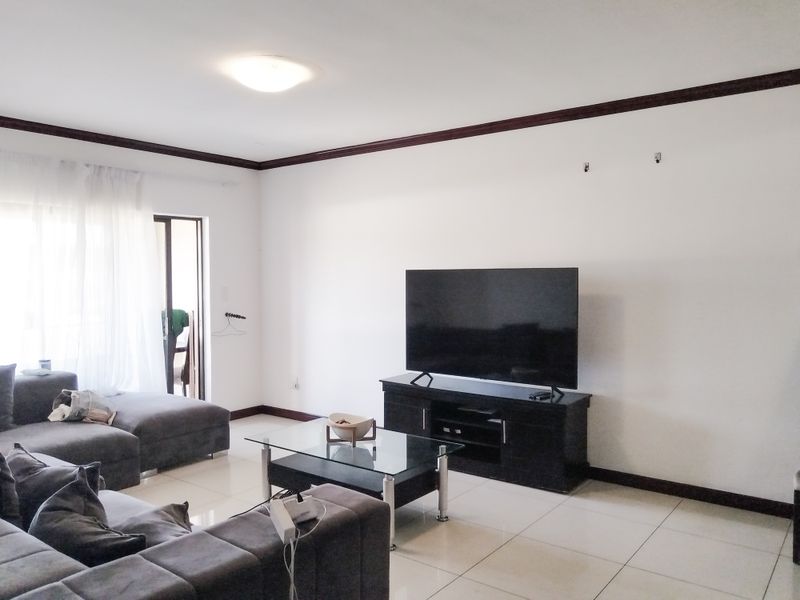 Stunning 2 Bedroom Apartment in the Heart of Summerset - Photo 7