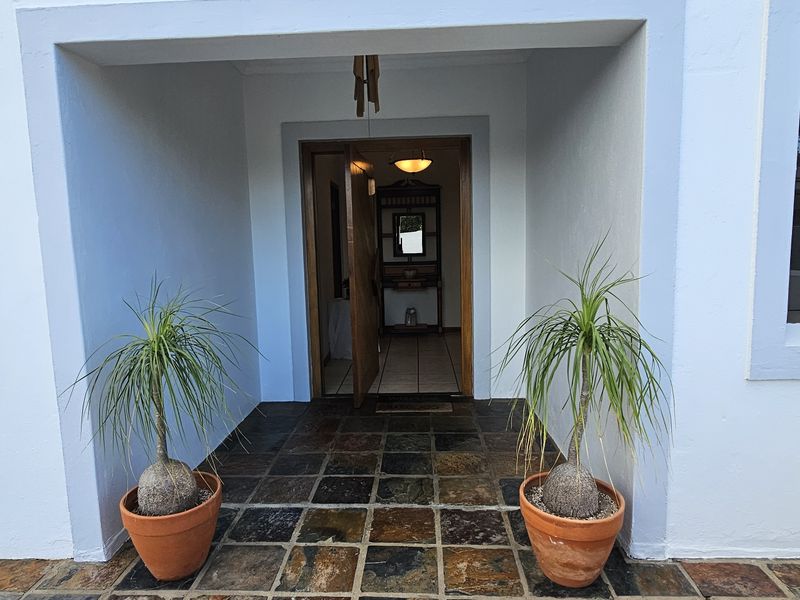 Immaculate 3 Bedroom Home With Flatlet and Unmatched Views - Photo 4