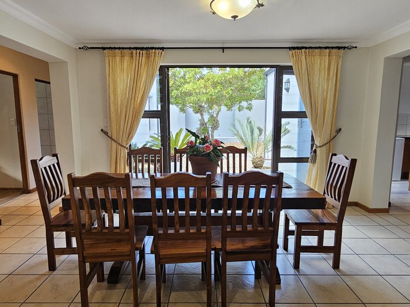 Immaculate 3 Bedroom Home With Flatlet and Unmatched Views - Photo 10