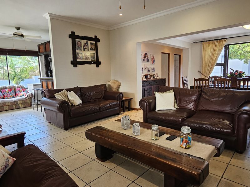 Immaculate 3 Bedroom Home With Flatlet and Unmatched Views - Photo 8