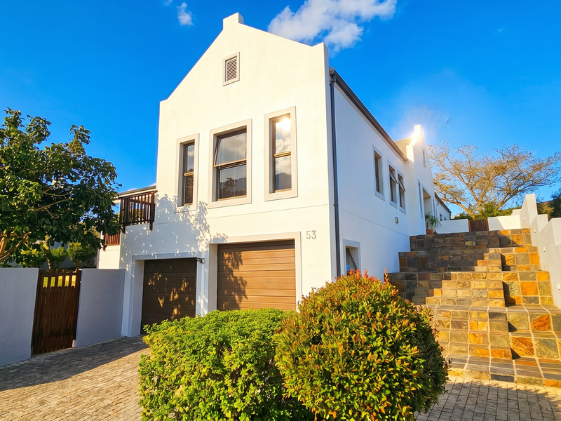 Immaculate 3 Bedroom Home With Flatlet and Unmatched Views - Photo 1