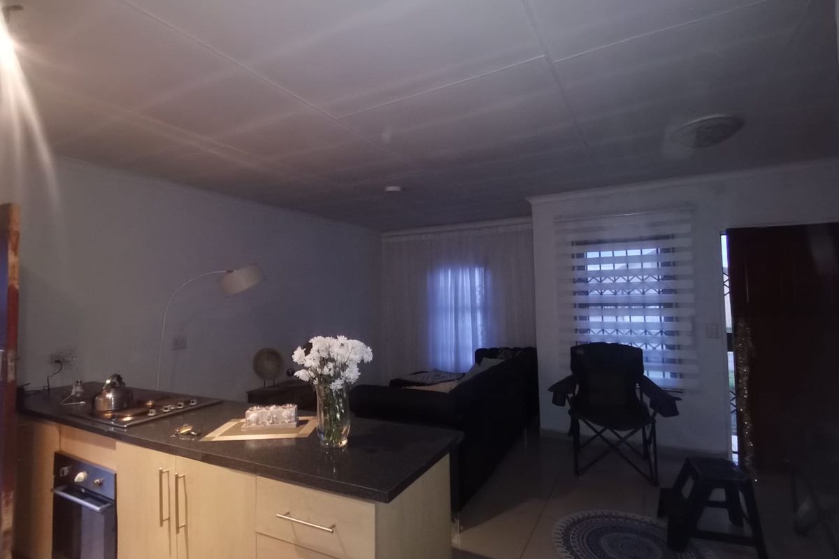 Charming 3-bedroom house for sale in Vanderbijlpark Central - Photo 5