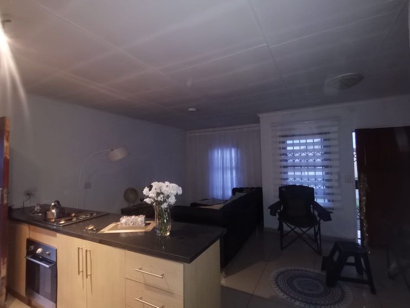 Charming 3-bedroom house for sale in Vanderbijlpark Central - Photo 5