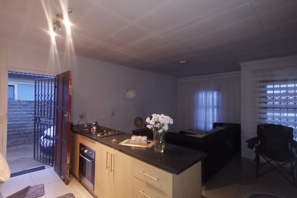 Charming 3-bedroom house for sale in Vanderbijlpark Central - Photo 4