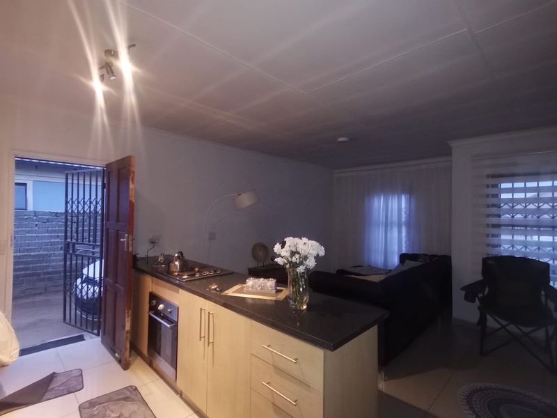 Charming 3-bedroom house for sale in Vanderbijlpark Central - Photo 4