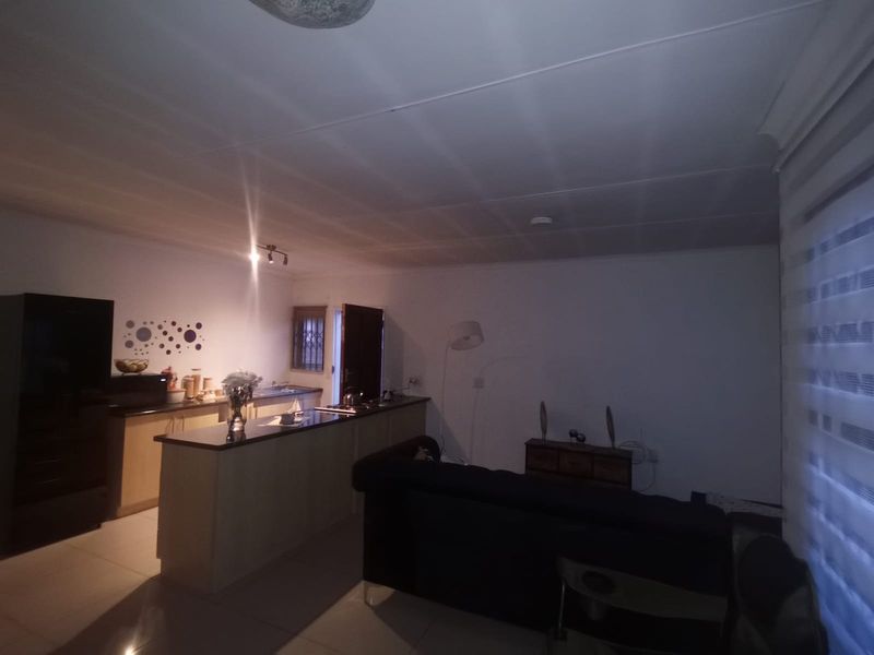 Charming 3-bedroom house for sale in Vanderbijlpark Central - Photo 10