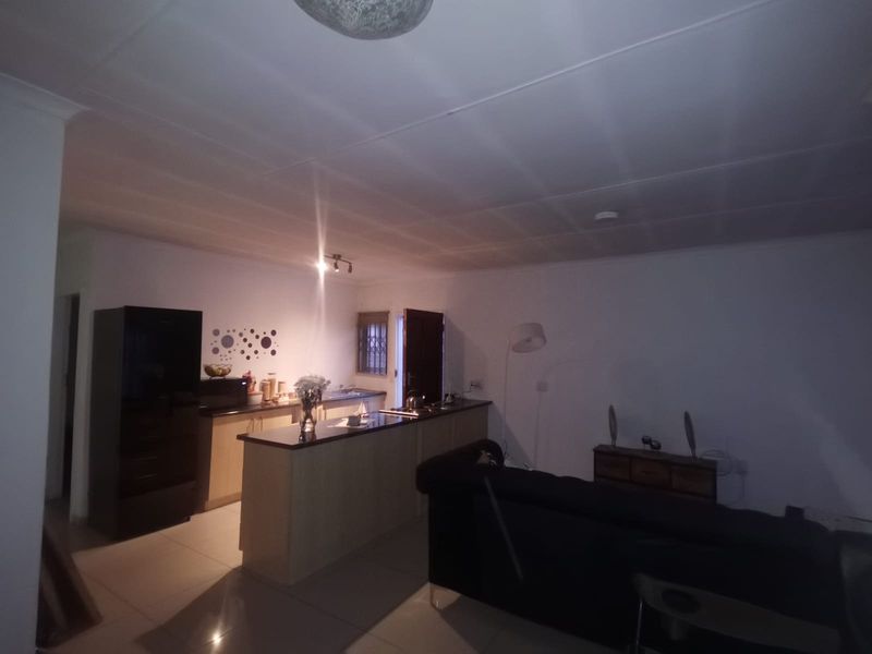 Charming 3-bedroom house for sale in Vanderbijlpark Central - Photo 8