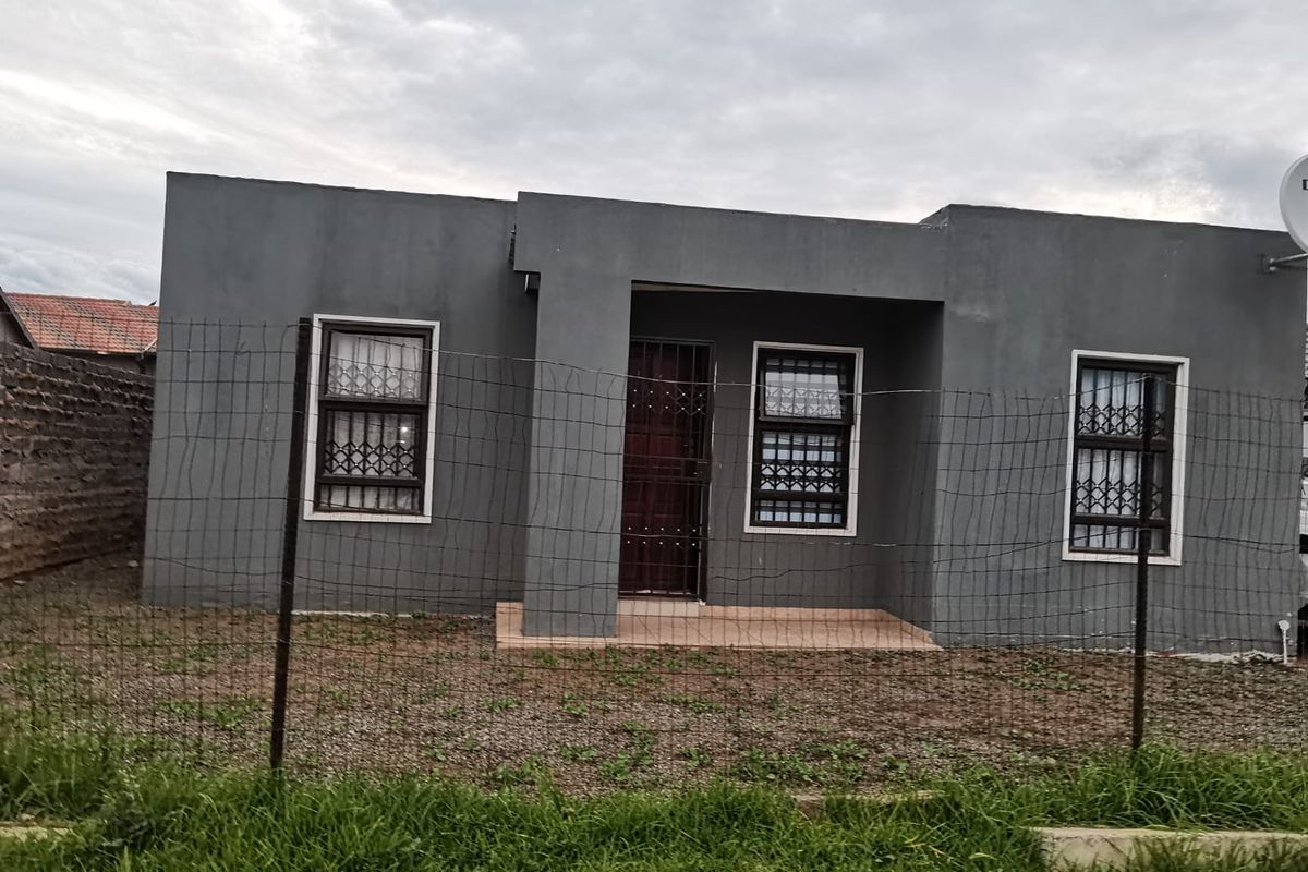 Charming 3-bedroom house for sale in Vanderbijlpark Central - Photo 2