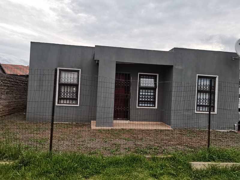 Charming 3-bedroom house for sale in Vanderbijlpark Central - Photo 2