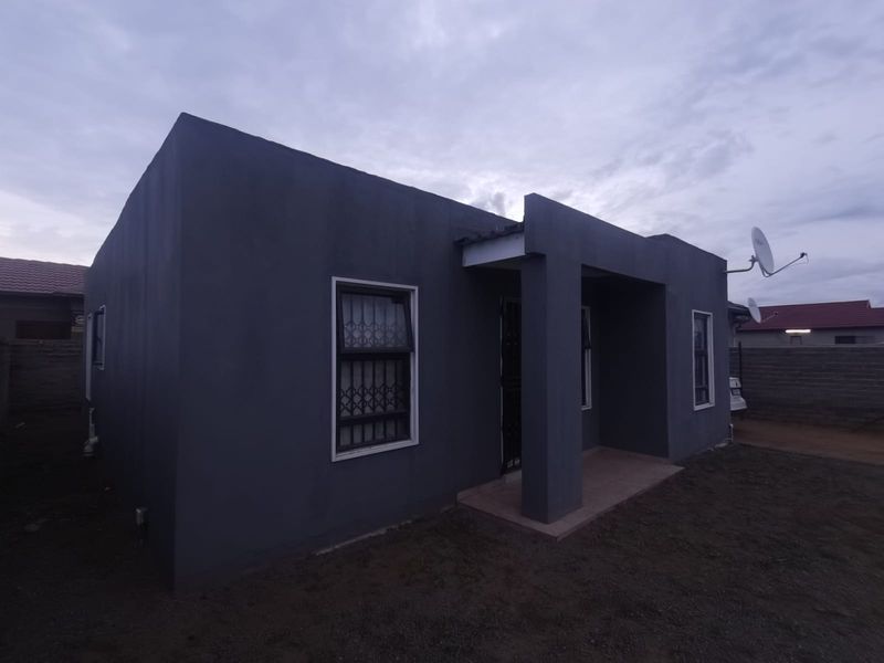 Charming 3-bedroom house for sale in Vanderbijlpark Central - Photo 3