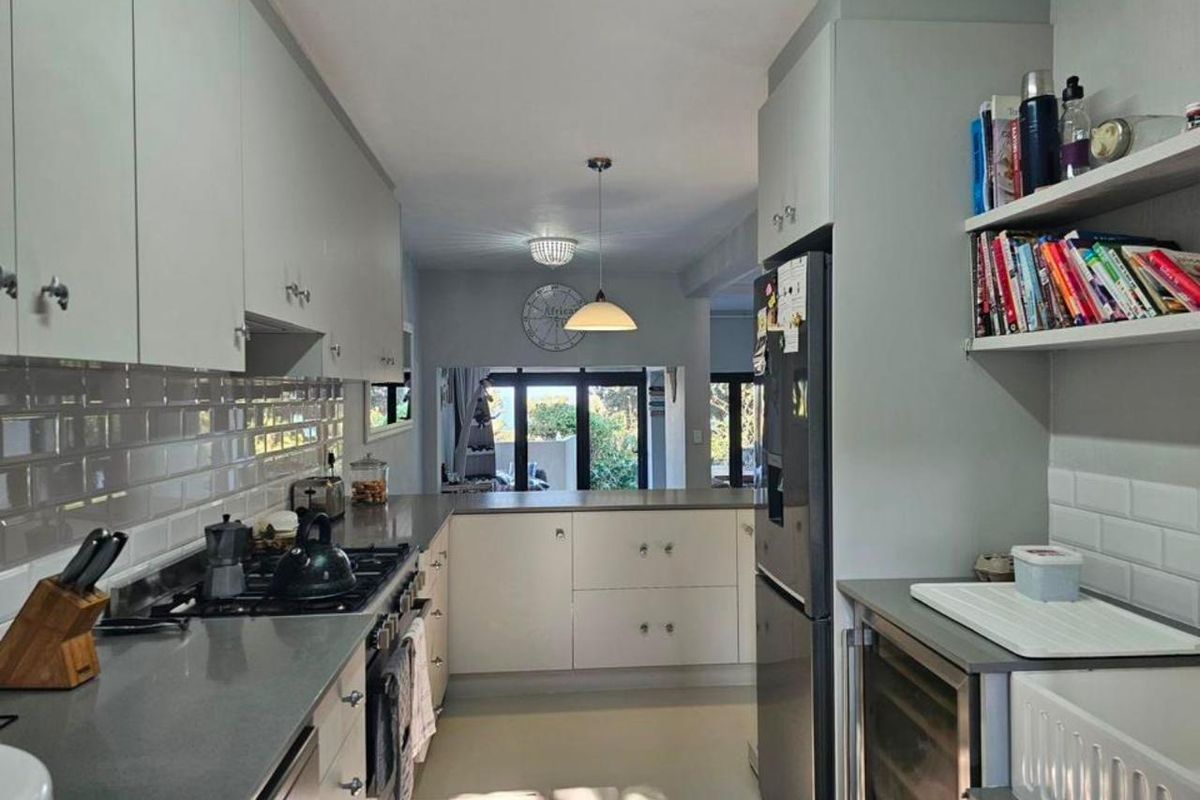 Lover of Coastal Living with exceptional sea views - Photo 5