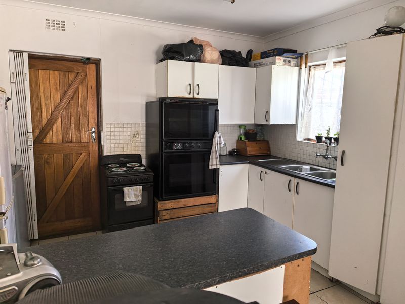 Renovator’s Dream with Table Mountain Views - Photo 3